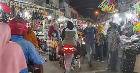 Jelang Lebaran Pasar Aceh Ramai Dikunjungi Warga Malam Hari