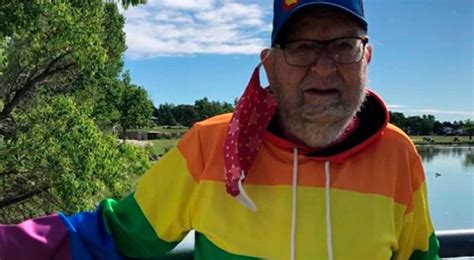 Abuelito de años se declara gay ante su familia