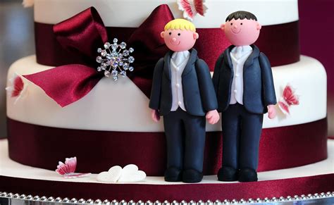Pasticciere negò la torta nuziale a una coppia gay La Corte Suprema gli dà ragione