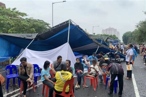 Akibat Hujan Deras Sejumlah TPS Di Jakarta Terendam Banjir Dan Ambruk