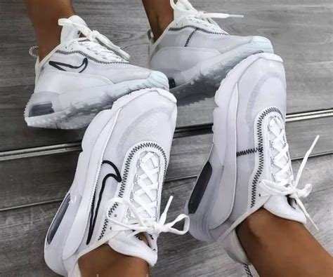 Маратонки Nike 2090. гр. Велинград • OLX.bg
