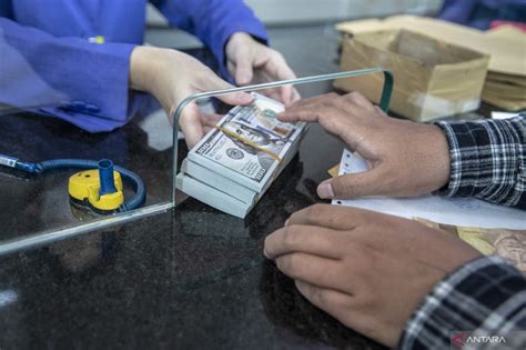 Rupiah Melemah Meski Neraca Perdagangan Oktober Surplus Antara News