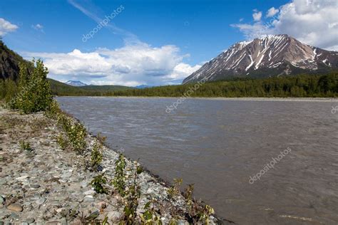 Alaska River And Mountain Wilderness — Stock Photo © Studio49ak 27751273