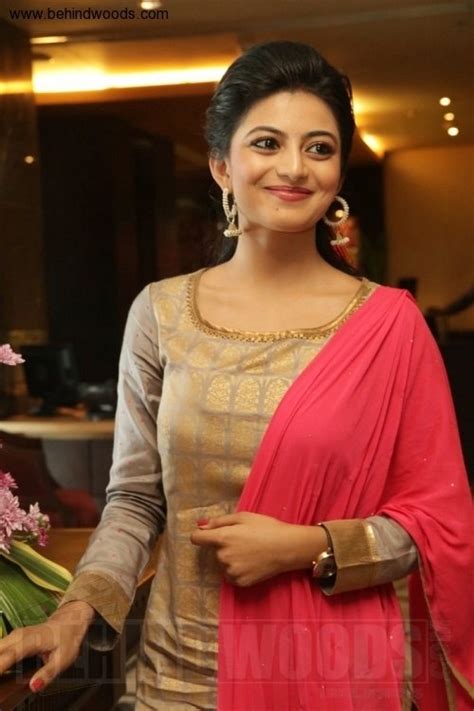 Anandhi Aka Anandhii Photos Stills And Images