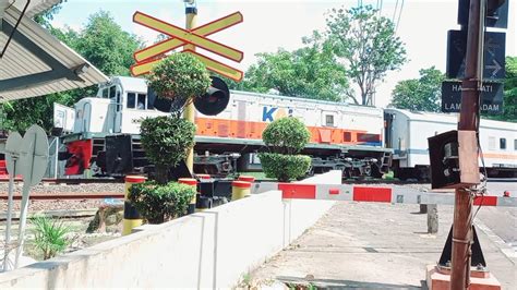 Railroad Crossing Indonesia Palang Perlintasan Kereta Api