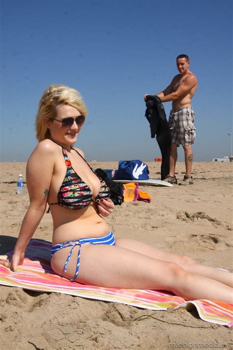 Chubby Blonde Sunbather Siri Flaunts Her Big Tits In A Bikini On The Beach CoedCherry