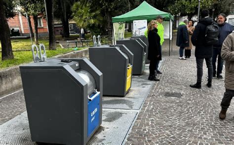 Ad Aversa Isole Ecologiche Interrate E Nuovo Calendario Della Raccolta