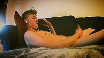 Un Mec Britannique Parle Sale Une Fille Au T L Phone Pendant Qu Il Se Branle Xvideos