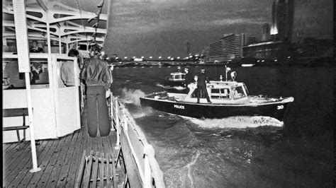 Los Sex Pistols Y La Reina Isabel Del Escandaloso Concierto Punk Sobre Un Barco A Los Buenos