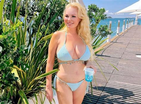 Hot Sexy Lesley Ann Poppe Bikini Pics