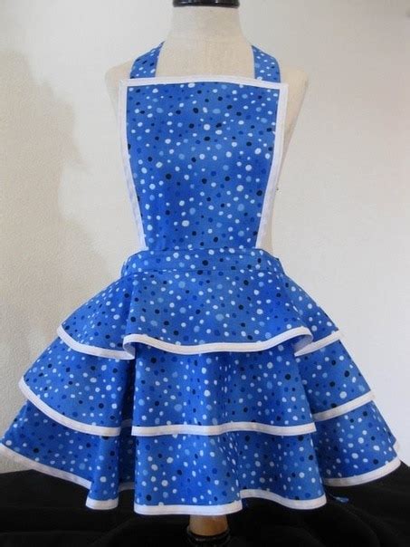 Красочные фартуки из того, что есть под рукой