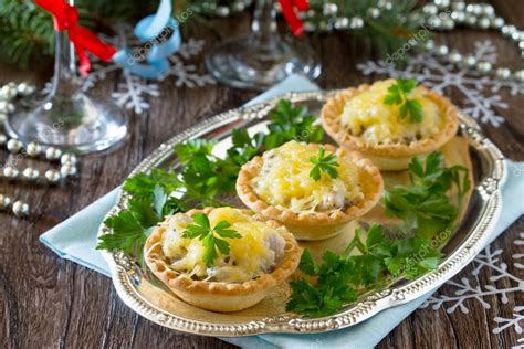 Жульен с курицей и грибами рецепт с фото в тарталетках: Жульен в ...