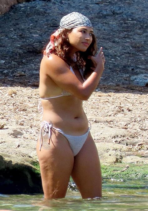 Vanessa White In A Candid Tiny Bikini Photos Video The Fappening