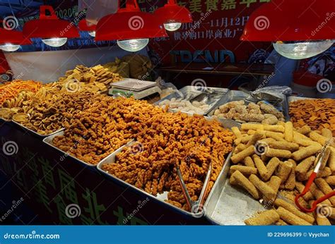 hengqin night market chinese street food junk food deep fried snack