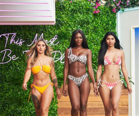 Hot Sexy Omono Okojie Bikini Pics