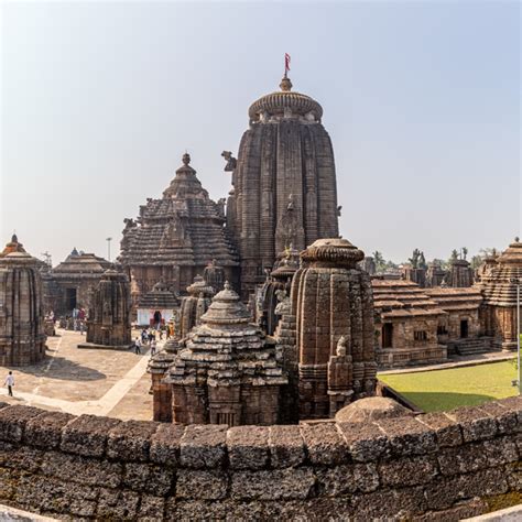 Lingaraj Temple इस मंदिर के कुंड में स्नान करने से भर जाती है सूनी कोख