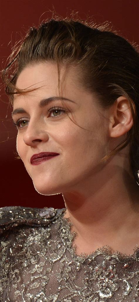 Celebrity Kristen Stewart Lipstick American Brunette Short Hair