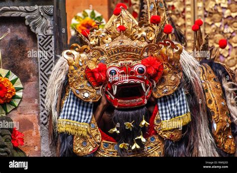 Espectáculo de barong y kris fotografías e imágenes de alta resolución