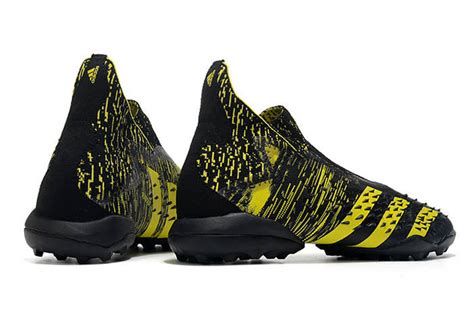 Купить Сороконожки Adidas Predator Freak + TF черные многошиповки ...