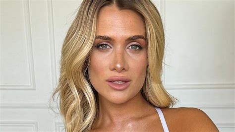 Desde La Playa Cami Homs Causa Furor Con Un Bikini De Infarto Mdz Online