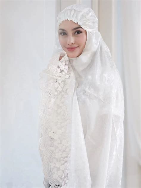 14 Arti Mimpi Pakai Mukena Putih, Pertanda Baik atau Buruk? - Hot