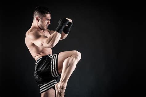 Bilder Mann sportsman kickboxer gloves sportliches Boxen