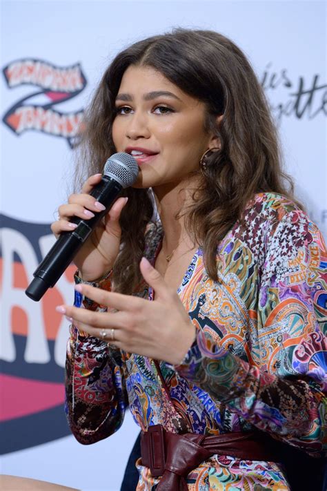 Zendaya Bio Boyfriend Family Net Worth Height Body