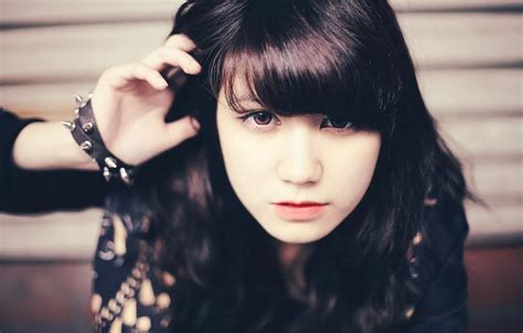 Обои Girl Brunette Style Beauty Eyes Background Cute Close Up на телефон и рабочий стол