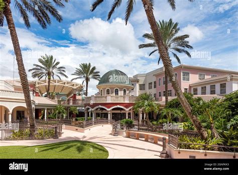 The Promenade At Bonita Bay Upscale Shopping And Dinning Mall In