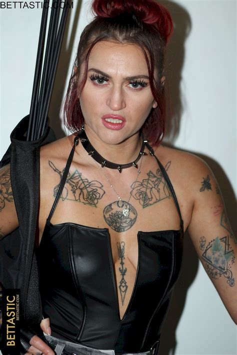 Lovely Babe Posing In A Black Top And Army Pants Photos