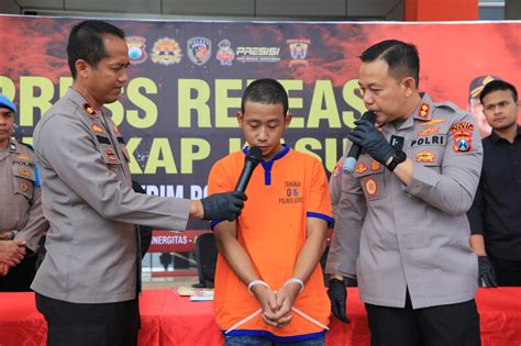 Maling Motor Apes Saat Rusak Kunci Pemiliknya Lewat Di Depannya