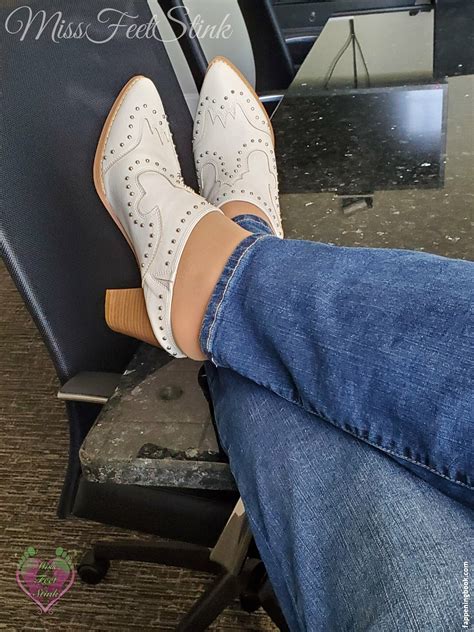 Missfeetstinkvip Missm0rticia Nude OnlyFans Leaks The Fappening Photo 6937707 FappeningBook