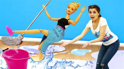 Вечеринка у Барби?! Кен готовит сюрприз! Делаем уборку в доме Барби ...