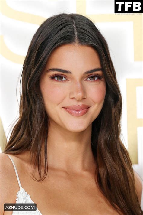 Kendall Jenner Sexy Seen Braless Flaunting Her Hot Tits Wearing A White Dress At The Cfda In New