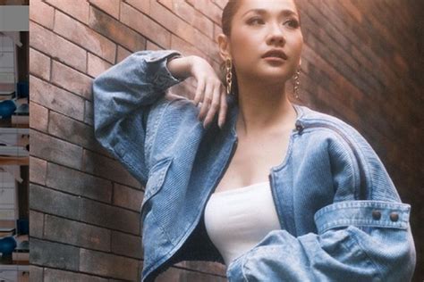 Seksinya BCL Pakai Bikini Saat Liburan Di Pantai Bikin Netizen Terpesona Bening Banget Mantra