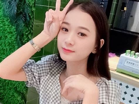 Hot girl TikTok Trung Quốc 23 tuổi đã có trong tay nghìn tỷ đồng bị lật kèo gây choáng phốt