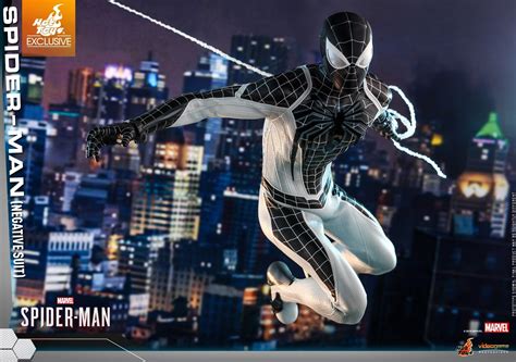Marvel S Spider Man Goes Negative With A New Hot Toys Figure