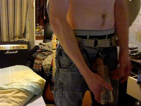 Chico Bebiendo Su Propia Orina XVIDEOS