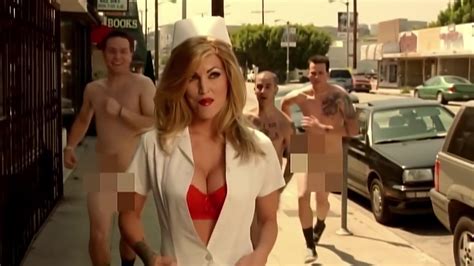 Auscaps Mark Hoppus Tom Delonge And Travis Barker Nude In What S My Age Again Music Video