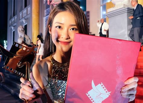 Khả Ngân Từ hot girl thị phi tới giải Cánh diều vàng