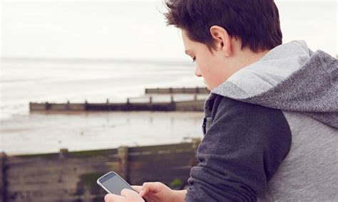 Uk Teen Using Snapchat Put On Police Database After Sending Naked Picture To Girl Daily Mail