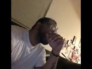 好听的音乐和香烟 Pornhub Gay