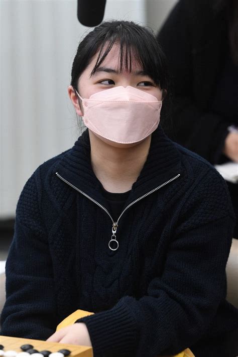 仲邑菫三段が初タイトル 最年少13歳11カ月 囲碁・女流棋聖戦 毎日新聞