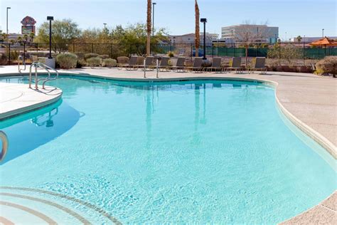 Holiday Inn Express and Suites Henderson Pool: Hours-Season-Amenities - Midlife Miles