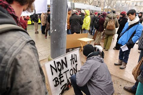 Loire Saint Etienne Une Centaine Dopposants La Roport Notre Dame