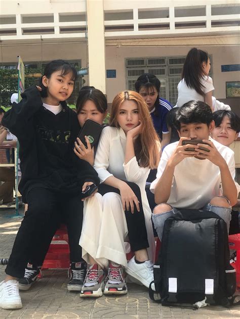 Hot girl 2K3 dậy thì hoàn hảo thân hình nóng bỏng nhưng gương mặt lại lạnh như tiền không