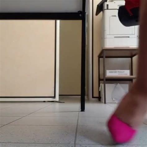 I Piedi Della Segretaria Free I Milf Porn A Xhamster