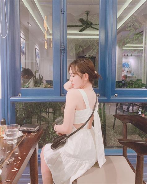 Thời nào còn được gắn mác hot girl tiểu học giờ đây cô nàng lột xác gợi cảm tới khó nhận ra