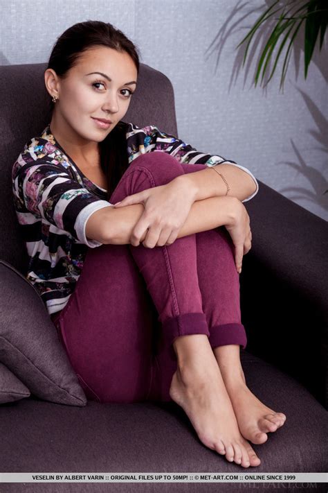 Brunette Babe Undressing To Expose Flat Teen Chest During Glamour Spread Porn Pictures XXX