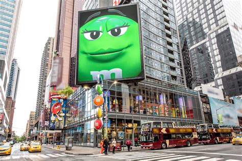 Tourists are reacting to the new M and m nyc interactive candy wall now 19